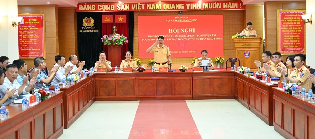 Cục Cảnh sát giao thông (Bộ Công an) tổ chức hội nghị đối thoại với các doanh nghiệp kinh doanh vận tải đường bộ về công tác bảo đảm trật tự, an toàn giao thông. Ảnh: Cục Cảnh sát giao thông. 
