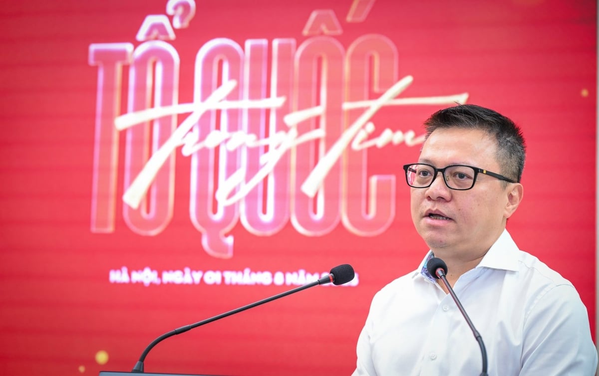 Tổng Biên tập Báo Nhân Dân Lê Quốc Minh khẳng định: 'Tổ quốc trong tim' là một bản giao hưởng của lòng yêu nước, nơi hàng triệu trái tim Việt Nam cùng hòa nhịp dưới lá cờ đỏ sao vàng. Ảnh: Báo Nhân Dân.