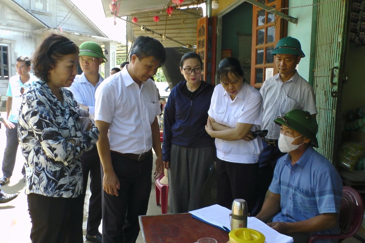 Đoàn công tác của Cục Chăn nuôi và Thú y kiểm tra công tác phòng chống dịch tả lợn Châu Phi tại xã Lương Thịnh, tỉnh Lào Cai. Ảnh: Thanh Tiến. Đoàn công tác của Cục Chăn nuôi và Thú y kiểm tra công tác phòng chống dịch tả lợn Châu Phi tại xã Lương Thịnh, tỉnh Lào Cai. Ảnh: Thanh Tiến.
