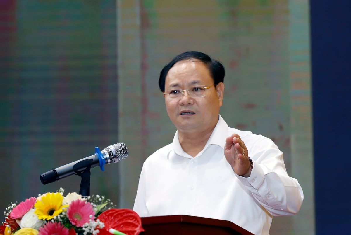 Cán bộ hiểu pháp luật luật, thạo việc là yếu tố then chốt giúp thực thi hiệu quả chính sách đất đai, bảo đảm công tác quản lý minh bạch, đồng bộ từ cơ sở. Ảnh: Khương Trung. Cán bộ hiểu pháp luật luật, thạo việc là yếu tố then chốt giúp thực thi hiệu quả chính sách đất đai, bảo đảm công tác quản lý minh bạch, đồng bộ từ cơ sở. Ảnh: Khương Trung.