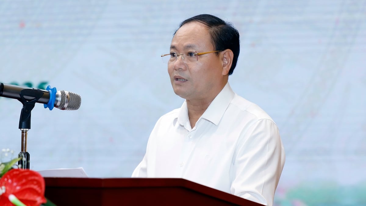 Thứ trưởng Lê Minh Ngân cho rằng đây là sự kiện có ý nghĩa đặc biệt quan trọng, góp phần hiện thực hóa các chủ trương lớn của Đảng, Nhà nước trong cải cách thể chế, nâng cao hiệu lực quản lý nhà nước về đất đai, đồng thời tạo tiền đề vững chắc để triển khai mô hình chính quyền địa phương hai cấp trong thời gian tới. Ảnh: Khương Trung. Thứ trưởng Lê Minh Ngân cho rằng đây là sự kiện có ý nghĩa đặc biệt quan trọng, góp phần hiện thực hóa các chủ trương lớn của Đảng, Nhà nước trong cải cách thể chế, nâng cao hiệu lực quản lý nhà nước về đất đai, đồng thời tạo tiền đề vững chắc để triển khai mô hình chính quyền địa phương hai cấp trong thời gian tới. Ảnh: Khương Trung.