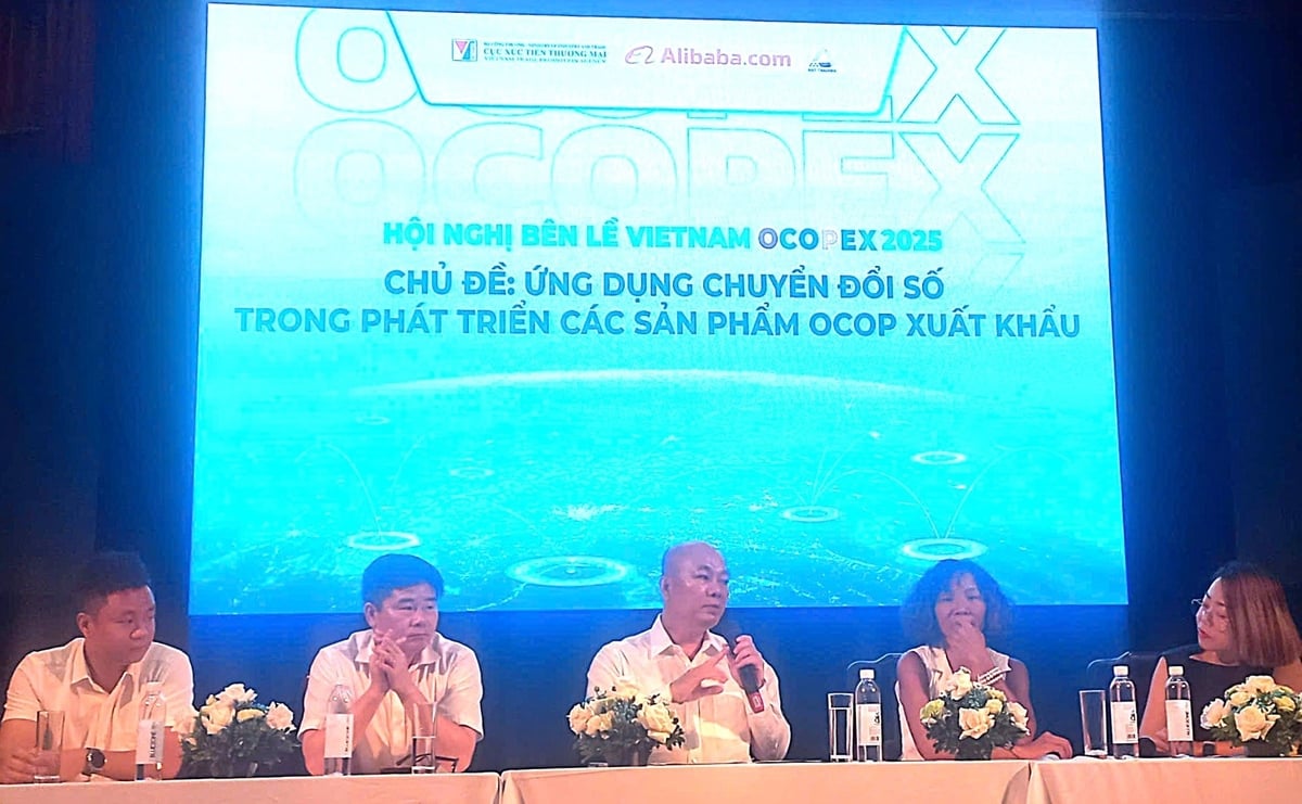 Ông Vũ Bá Phú - Cục trưởng Cục XTTM phát biểu tại Hội nghị ‘Ứng dụng chuyển đổi số trong phát triển các sản phẩm OCOP xuất khẩu’. Ảnh: Cục XTTM. Ông Vũ Bá Phú - Cục trưởng Cục XTTM phát biểu tại Hội nghị ‘Ứng dụng chuyển đổi số trong phát triển các sản phẩm OCOP xuất khẩu’. Ảnh: Cục XTTM.