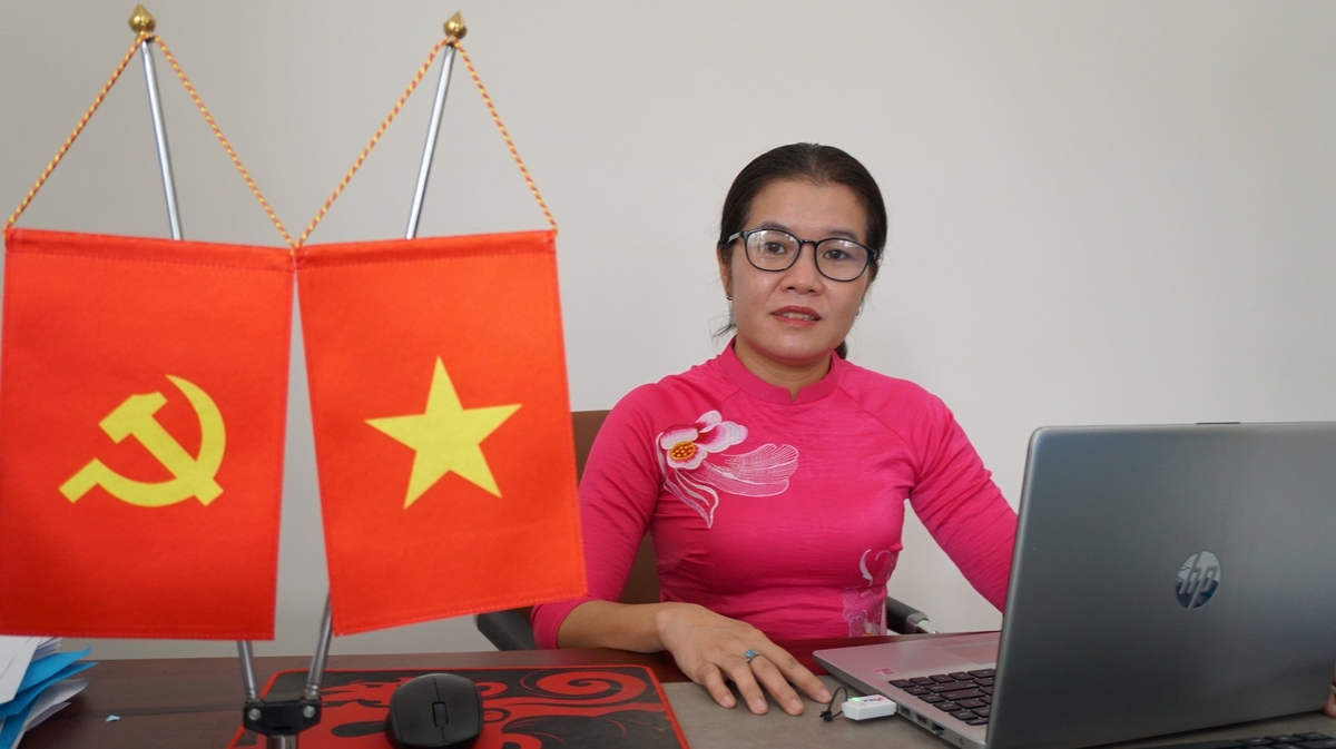 Bà Nguyễn Thị Thiên Hương, Phó Chủ tịch phường Tân Ninh chia sẻ cách thực hiện Chương trình MTQG Giảm nghèo bền vững tại địa phương. Ảnh: Trần Trung. Bà Nguyễn Thị Thiên Hương, Phó Chủ tịch phường Tân Ninh chia sẻ cách thực hiện Chương trình MTQG Giảm nghèo bền vững tại địa phương. Ảnh: Trần Trung.