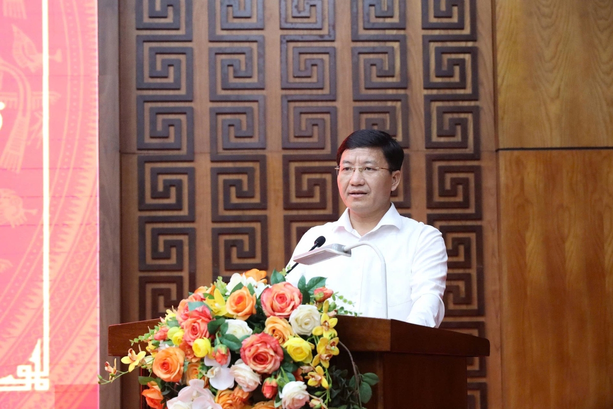 Ông Mùa A Vảng, Chủ tịch Ủy ban MTTQ tỉnh Điện Biên phát biểu tại lễ tiếp nhận kinh phí hỗ trợ xóa nhà tạm nhà dột nát. Ảnh: Hoàng Châu. Ông Mùa A Vảng, Chủ tịch Ủy ban MTTQ tỉnh Điện Biên phát biểu tại lễ tiếp nhận kinh phí hỗ trợ xóa nhà tạm nhà dột nát. Ảnh: Hoàng Châu.