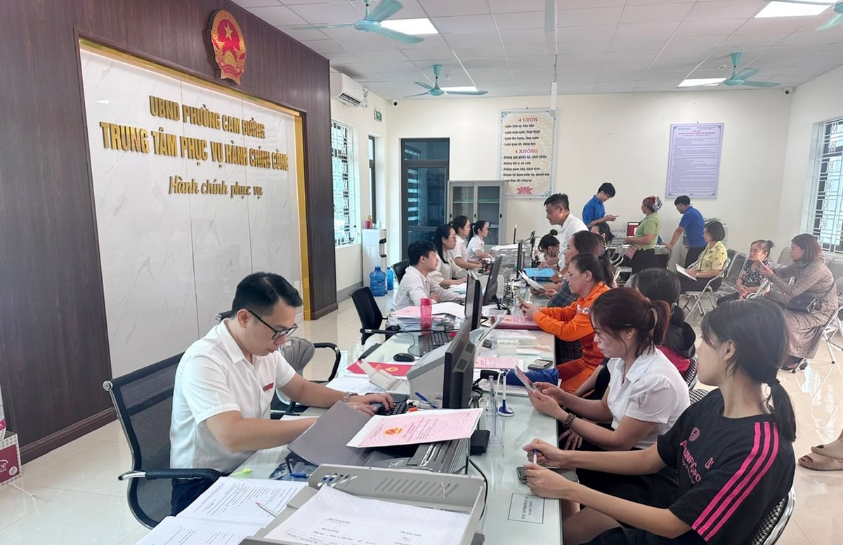 Với 1.928 thủ tục hành chính trong một tháng khi đi vào vận hành chính quyền hai cấp, phường Cam Đường, đang là một trong những phường hành chính tiên phong của tỉnh Lào Cai. Ảnh: Bích Hợp. Với 1.928 thủ tục hành chính trong một tháng khi đi vào vận hành chính quyền hai cấp, phường Cam Đường, đang là một trong những phường hành chính tiên phong của tỉnh Lào Cai. Ảnh: Bích Hợp.