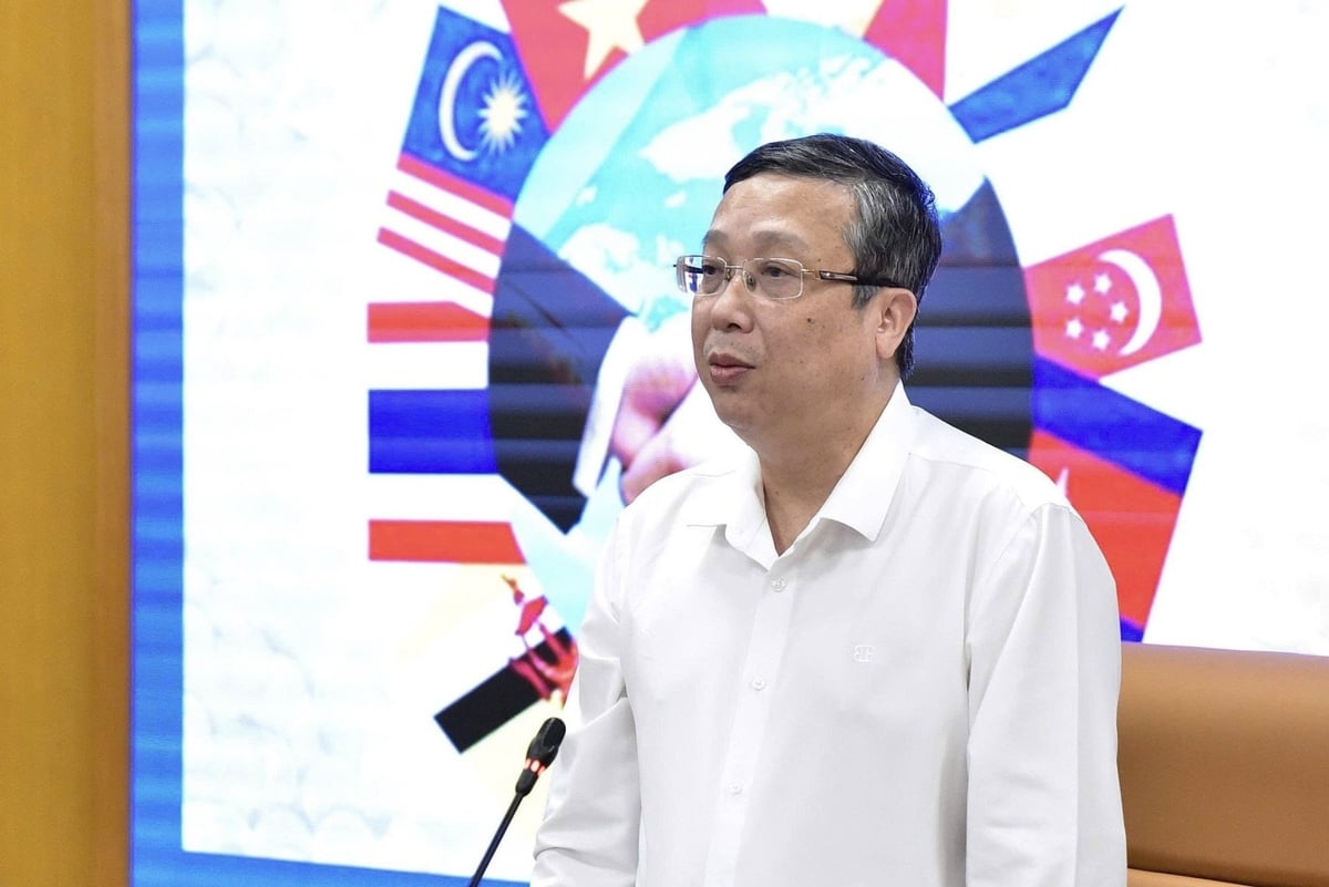 Thứ trưởng Hoàng Trung bày tỏ quan điểm: 'Lấy nông nghiệp - môi trường là nền tảng, là cơ sở của hội nhập quốc tế'. Ảnh: Kiều Chi. Thứ trưởng Hoàng Trung bày tỏ quan điểm: 'Lấy nông nghiệp - môi trường là nền tảng, là cơ sở của hội nhập quốc tế'. Ảnh: Kiều Chi.