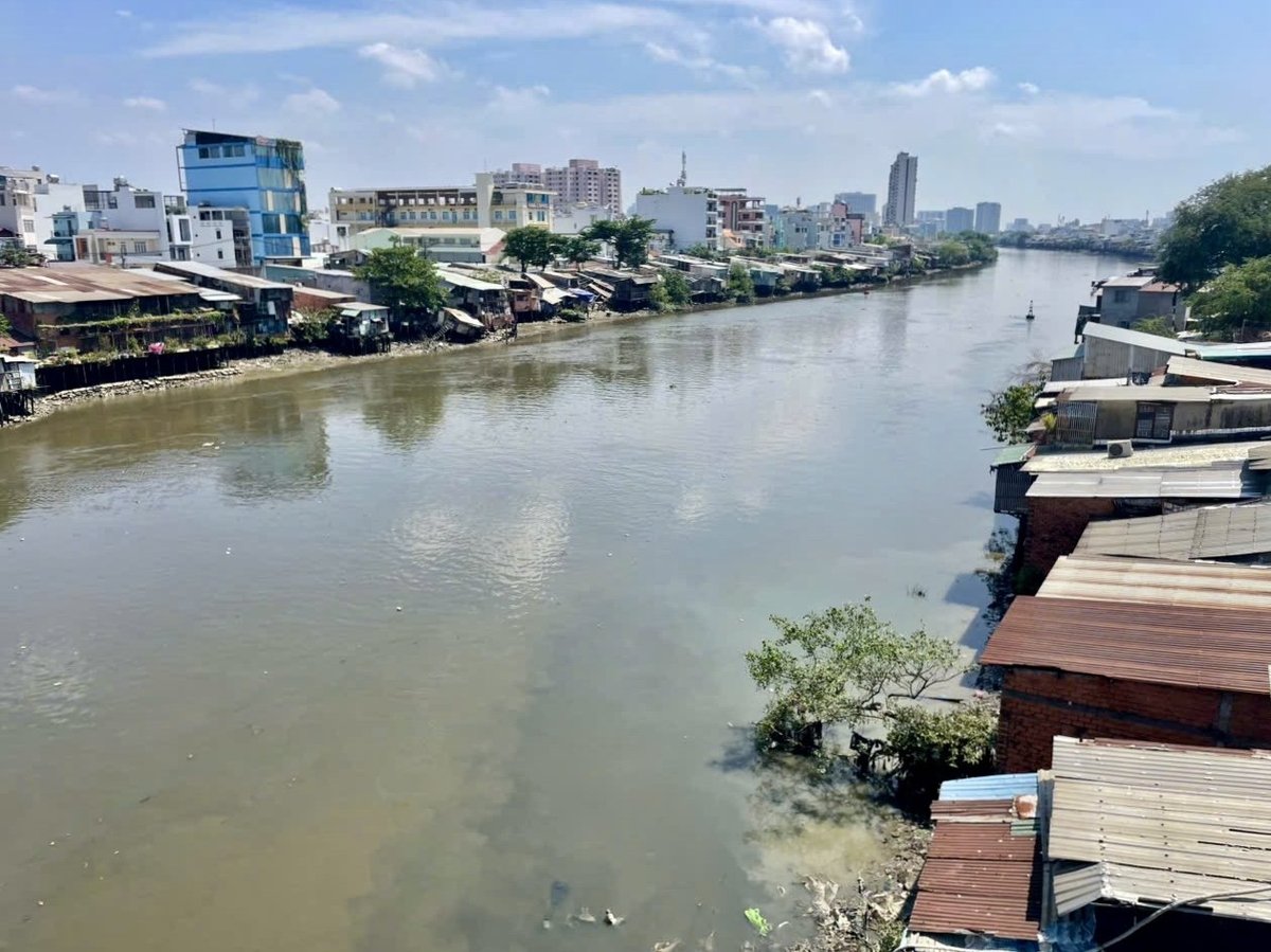 TP.HCM đang tiến hành di dời nhà dân sống hai bờ Kênh Đôi để chỉnh trang đô thị. Ảnh: Đình Du. TP.HCM đang tiến hành di dời nhà dân sống hai bờ Kênh Đôi để chỉnh trang đô thị. Ảnh: Đình Du.