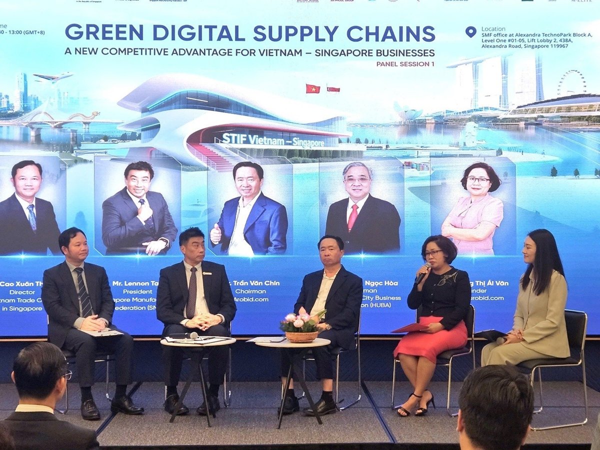 Đại diện các doanh nghiệp Việt Nam - Singapore chia sẻ cơ hội kết nối giao thương sau khi sàn thương mại điện tử song phương giữa hai nước được thành lập. Ảnh: Mai Ca. Đại diện các doanh nghiệp Việt Nam - Singapore chia sẻ cơ hội kết nối giao thương sau khi sàn thương mại điện tử song phương giữa hai nước được thành lập. Ảnh: Mai Ca.