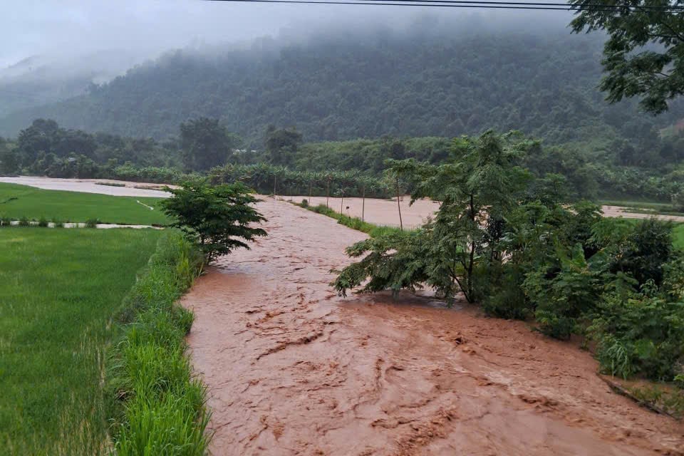 Lũ lên nhanh, Sơn La khẩn trương triển khai các giải pháp ứng phó. Ảnh: Sở NN-MT Sơn La. Lũ lên nhanh, Sơn La khẩn trương triển khai các giải pháp ứng phó. Ảnh: Sở NN-MT Sơn La.
