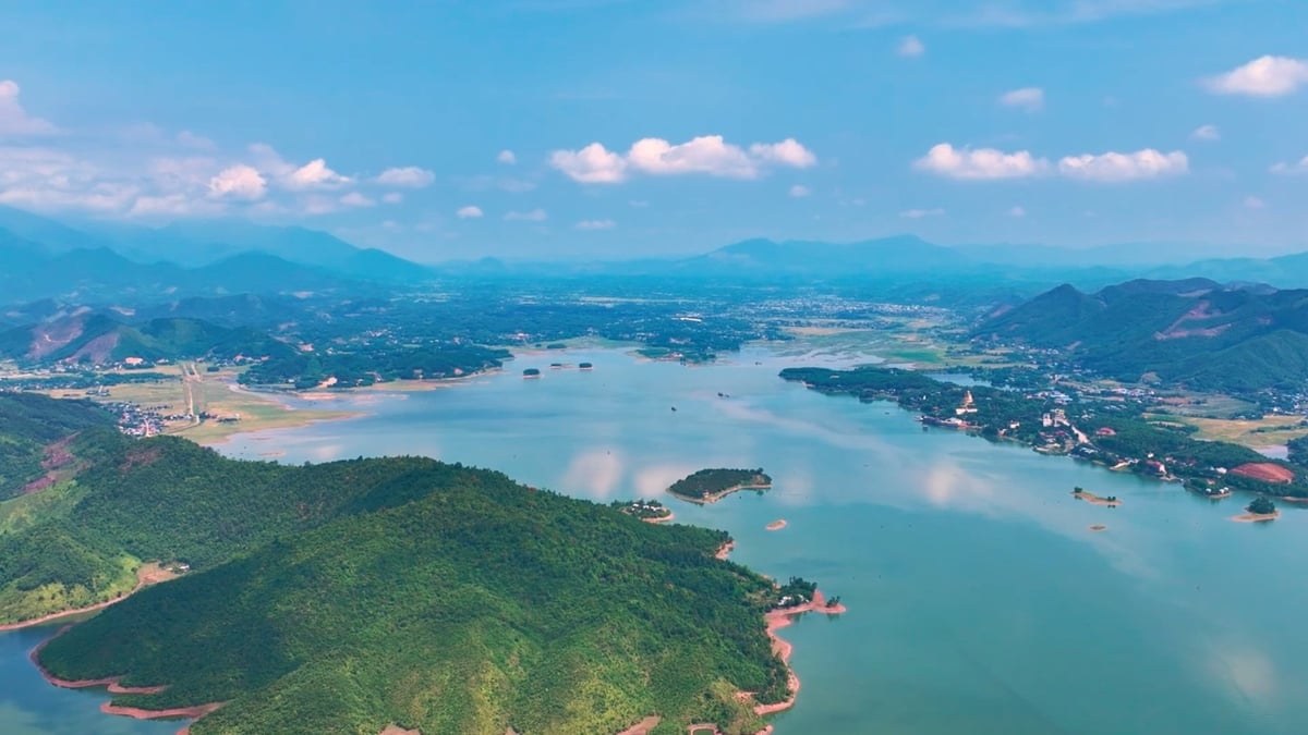 Cảnh quan thiên nhiên hùng vĩ của hồ Núi Cốc. Ảnh: Quang Linh. Cảnh quan thiên nhiên hùng vĩ của hồ Núi Cốc. Ảnh: Quang Linh.