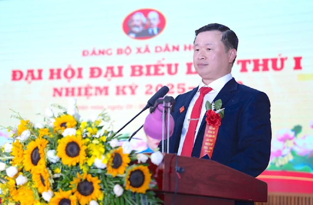 Bí thư Đảng ủy, Chủ tịch HĐND xã Dân Hòa Mai Xuân Trường trình bày diễn văn khai mạc Đại hội. Ảnh: Hoàng Điệp. Bí thư Đảng ủy, Chủ tịch HĐND xã Dân Hòa Mai Xuân Trường trình bày diễn văn khai mạc Đại hội. Ảnh: Hoàng Điệp.