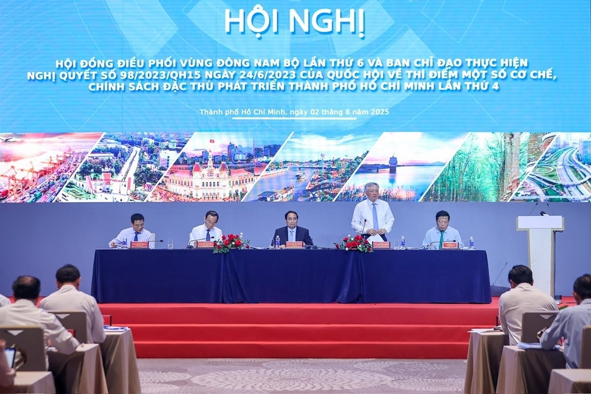 Tại hội nghị, các đại biểu đã rà soát tình hình tổ chức thực hiện các mục tiêu, nhiệm vụ của Hội đồng điều phối vùng Đông Nam Bộ từ đầu năm 2025 và nhất là sau khi sắp xếp các đơn vị hành chính từ đầu tháng 7/2025. Ảnh: VGP