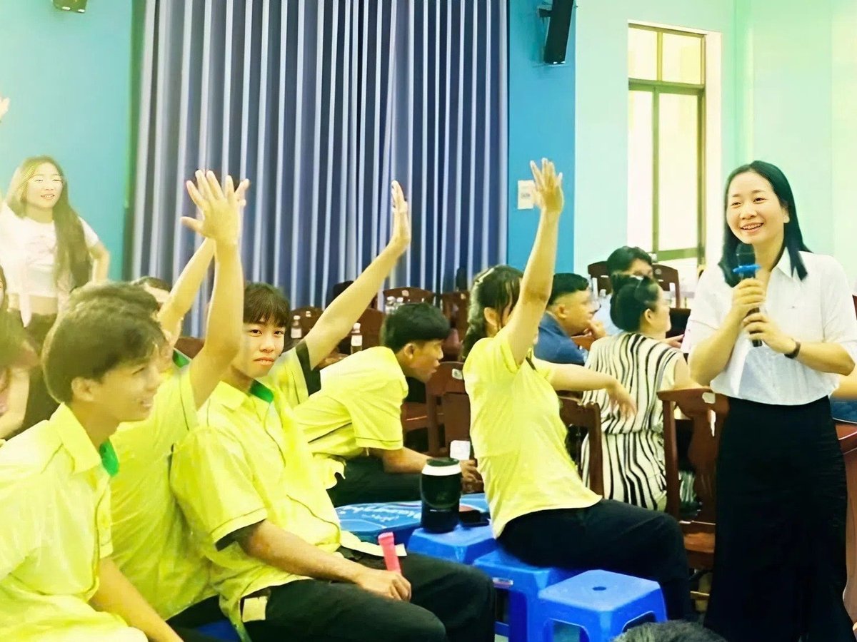 Giáo viên Trường Cao đẳng Lương thực - Thực phẩm tổ chức sinh hoạt ngoại khóa tuyên truyền phòng, chống tác hại của thuốc lá, thu hút sự tham gia sôi nổi của học sinh, sinh viên. Ảnh: TL. Giáo viên Trường Cao đẳng Lương thực - Thực phẩm tổ chức sinh hoạt ngoại khóa tuyên truyền phòng, chống tác hại của thuốc lá, thu hút sự tham gia sôi nổi của học sinh, sinh viên. Ảnh: TL.