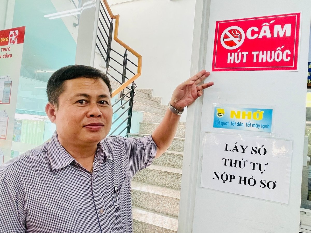 Ông Trương Thanh Tú – Phó Giám đốc Trung tâm Phục vụ Hành chính công phường Tân Hưng. Ảnh: Đình Du. Ông Trương Thanh Tú – Phó Giám đốc Trung tâm Phục vụ Hành chính công phường Tân Hưng. Ảnh: Đình Du.