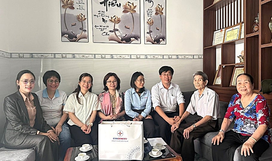 Công ty tổ chức thăm hỏi và tri ân các đồng chí là cựu tù chính trị ở đặc khu Côn Đảo. Ảnh: Nhiệt điện Phú Mỹ. Công ty tổ chức thăm hỏi và tri ân các đồng chí là cựu tù chính trị ở đặc khu Côn Đảo. Ảnh: Nhiệt điện Phú Mỹ.