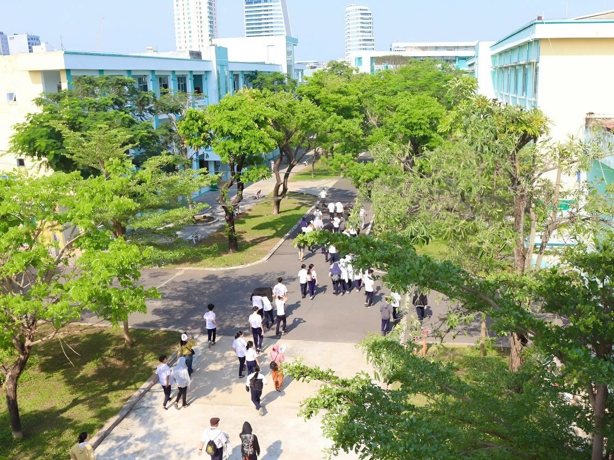 Trường Trường Cao đẳng Lương thực - Thực phẩm chú trọng xây dựng cơ sở giáo dục đại học xanh - sạch - đẹp, không khói thuốc. Ảnh: Phạm Huy. Trường Trường Cao đẳng Lương thực - Thực phẩm chú trọng xây dựng cơ sở giáo dục đại học xanh - sạch - đẹp, không khói thuốc. Ảnh: Phạm Huy.