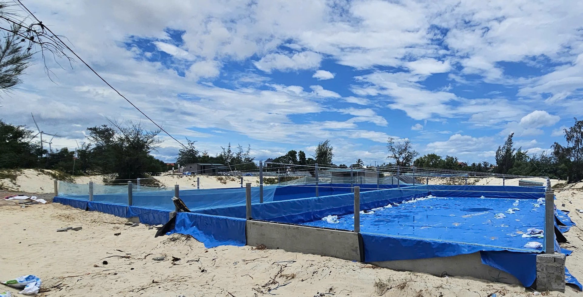 Một cụm hồ mới được xây dựng trên vùng đất lâm nghiệp, sát với rừng phòng hộ. Ảnh: T. Đức.