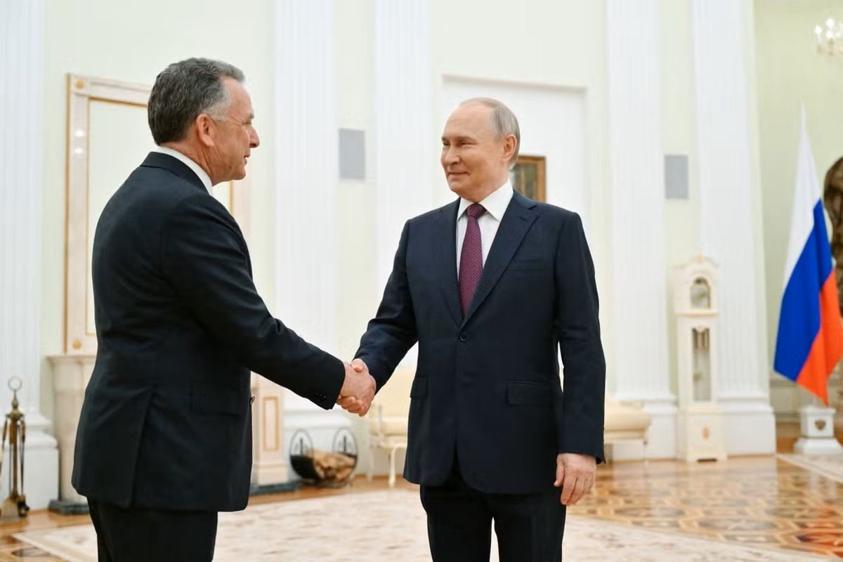 Tổng thống Nga Vladimir Putin chào đón đặc phái viên của Tổng thống Mỹ Donald Trump, Steve Witkoff trong một cuộc họp tại Moscow, Nga, hồi tháng 4/2025. Ảnh: Le Monde. Tổng thống Nga Vladimir Putin chào đón đặc phái viên của Tổng thống Mỹ Donald Trump, Steve Witkoff trong một cuộc họp tại Moscow, Nga, hồi tháng 4/2025. Ảnh: Le Monde.
