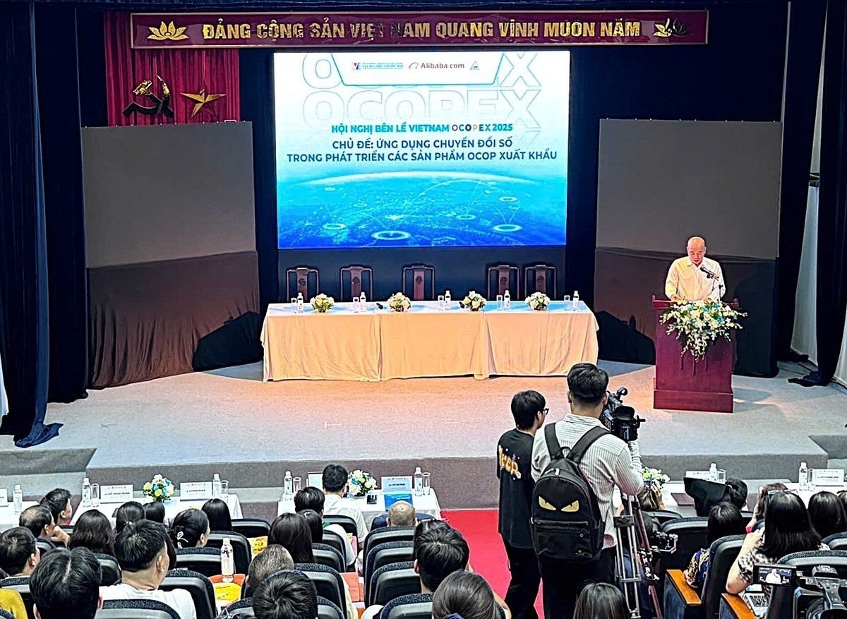 An overview of the conference on applying digital transformation in developing export-oriented OCOP products. Photo: Vietrade.