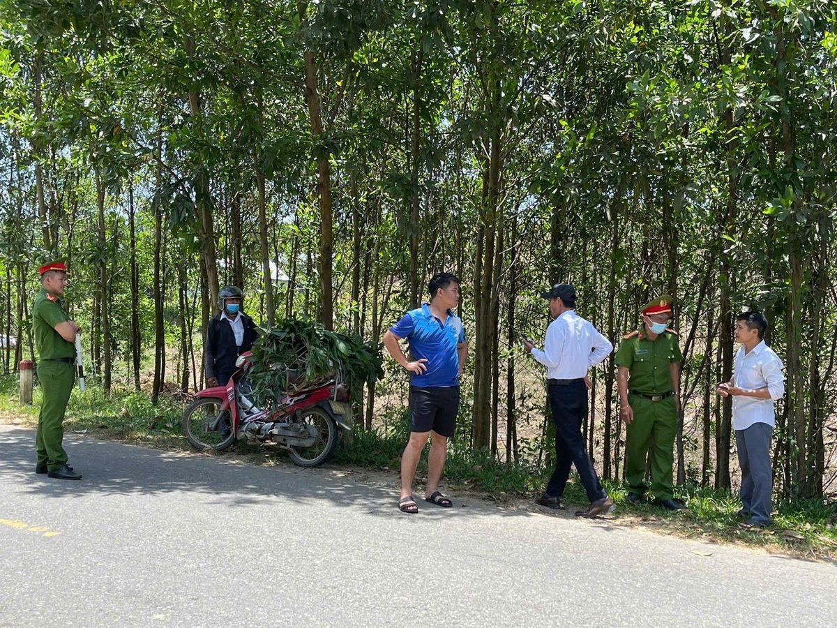 Heo bệnh đang trên đường vận chuyển đi tiêu thụ thì bị lực lượng chức năng phát hiện. Ảnh: CTV. Heo bệnh đang trên đường vận chuyển đi tiêu thụ thì bị lực lượng chức năng phát hiện. Ảnh: CTV.