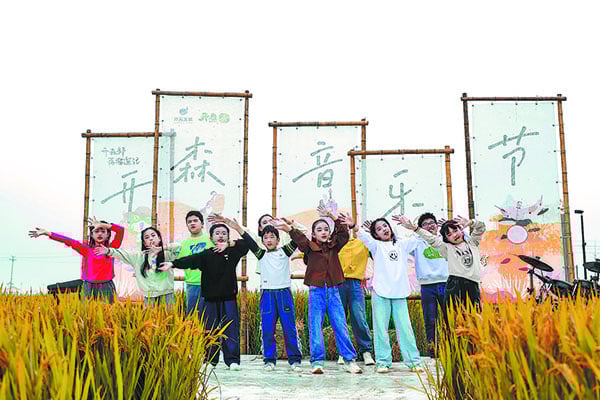 Young visitors participate in a music festival at Kaisen (Happy) Tribe, a popular rural retreat in Wangjiangjing town, Jiaxing city, Zhejiang province. Photo: CND.