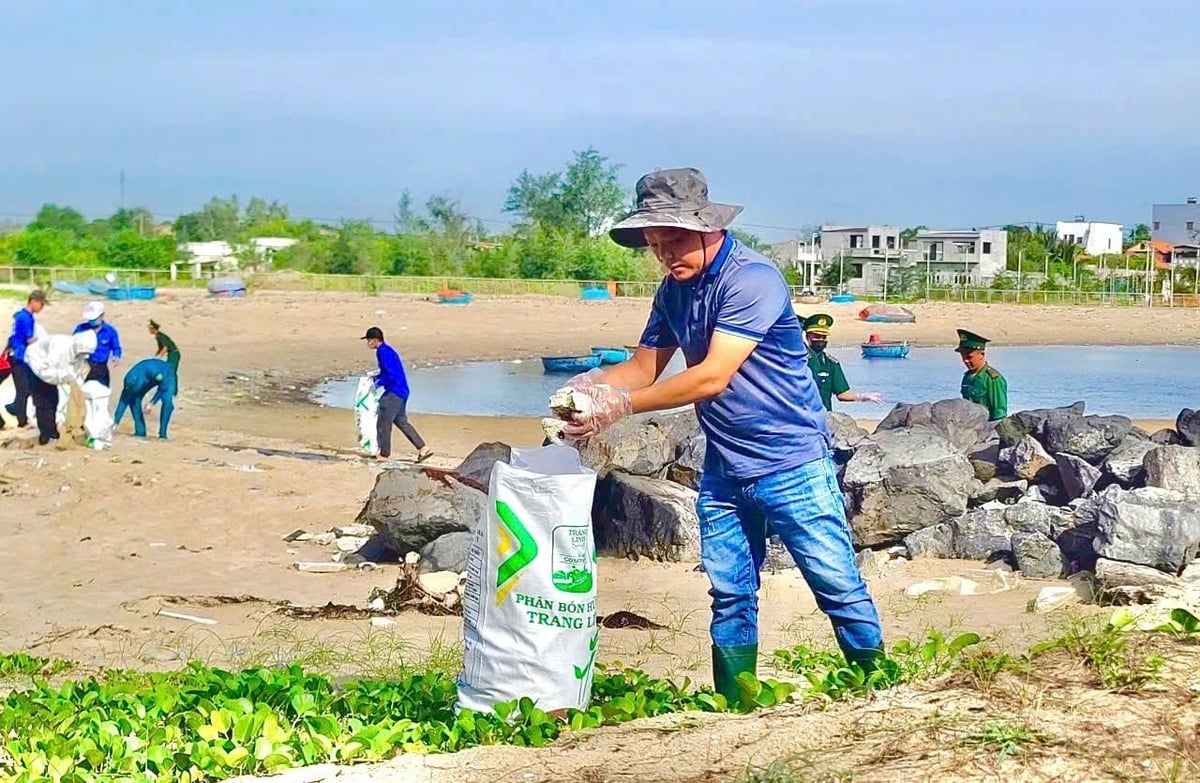 Rác thải đã không còn là chuyện của riêng ai, mà đó còn là vấn nạn cần sự chung tay của mỗi người dân TP.HCM để thu hút khách du lịch, phát triển quê hương. Ảnh: Thanh Hồng. Rác thải đã không còn là chuyện của riêng ai, mà đó còn là vấn nạn cần sự chung tay của mỗi người dân TP.HCM để thu hút khách du lịch, phát triển quê hương. Ảnh: Thanh Hồng.