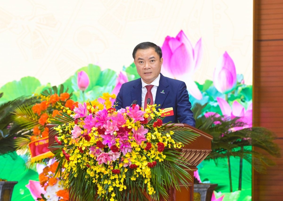 Đồng chí Lê Ngọc Sơn - Phó Bí thư Đảng ủy, Tổng Giám đốc Petrovietnam trình bày báo cáo chính trị tại Đại hội. Ảnh: Petrovietnam. Đồng chí Lê Ngọc Sơn - Phó Bí thư Đảng ủy, Tổng Giám đốc Petrovietnam trình bày báo cáo chính trị tại Đại hội. Ảnh: Petrovietnam.