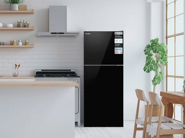 Tủ lạnh Funiki với thiết kế mặt kính cường lực hiện đại, thẩm mỹ. Ảnh: Hòa Phát. Tủ lạnh Funiki với thiết kế mặt kính cường lực hiện đại, thẩm mỹ. Ảnh: Hòa Phát.