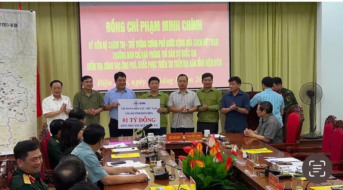 Thực hiện lời kêu gọi của Thủ tướng các doanh nghiệp đã ủng hộ tỉnh Điện Biên 18 tỷ đồng. Ảnh: Trần Hương. Thực hiện lời kêu gọi của Thủ tướng các doanh nghiệp đã ủng hộ tỉnh Điện Biên 18 tỷ đồng. Ảnh: Trần Hương.