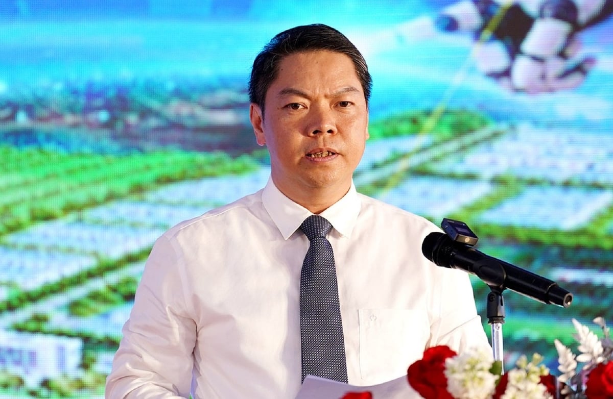 Phó Chủ tịch UBND tỉnh Lạng Sơn Đoàn Thanh Sơn đề nghị chủ đầu tư huy động nhân lực, máy móc triển khai dự án đúng tiến độ đề ra. Ảnh: Hoàng Nghĩa. Phó Chủ tịch UBND tỉnh Lạng Sơn Đoàn Thanh Sơn đề nghị chủ đầu tư huy động nhân lực, máy móc triển khai dự án đúng tiến độ đề ra. Ảnh: Hoàng Nghĩa.