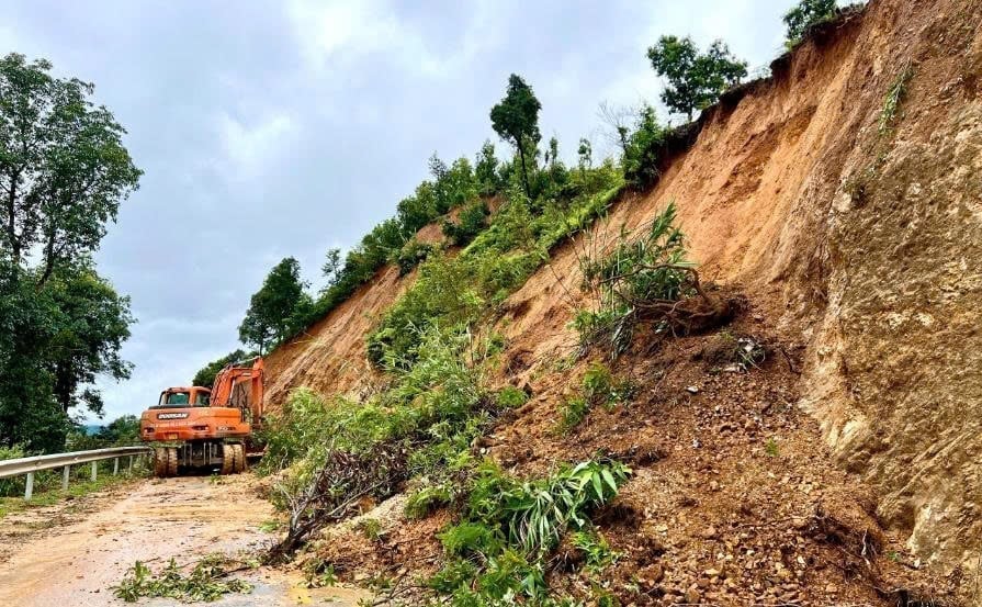 Điểm sạt lở đất tại địa phận xã Na Son, tỉnh Điện Biên. Ảnh: Hoàng Châu. Điểm sạt lở đất tại địa phận xã Na Son, tỉnh Điện Biên. Ảnh: Hoàng Châu.