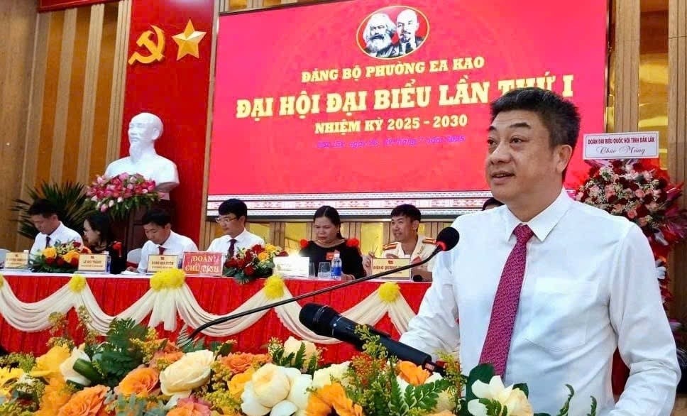 Ủy viên Ban Thường vụ Tỉnh ủy, Bí thư Đảng ủy kiêm Chủ tịch HĐND phường Buôn Ma Thuột Từ Thái Giang phát biểu tại buổi lễ. Ảnh: Tuấn Trần.