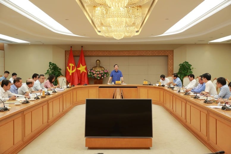 Phó Thủ tướng đánh giá cao sự chủ động, nghiêm túc và kỹ lưỡng trong chuẩn bị văn kiện, nhân sự, tổ chức Đại hội các cấp của Đảng bộ Bộ Nông nghiệp và Môi trường - Ảnh: VGP/Minh Khôi. Phó Thủ tướng đánh giá cao sự chủ động, nghiêm túc và kỹ lưỡng trong chuẩn bị văn kiện, nhân sự, tổ chức Đại hội các cấp của Đảng bộ Bộ Nông nghiệp và Môi trường - Ảnh: VGP/Minh Khôi.