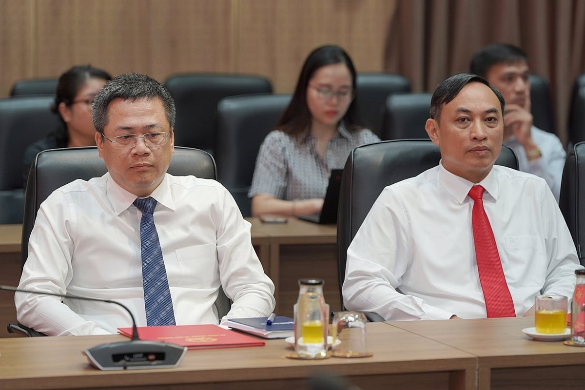 Ông Trần Minh Tiến (trái) và ông Mai Văn Hào - hai tân Phó Giám đốc VAAS. Ảnh: Bảo Thắng. Ông Trần Minh Tiến (trái) và ông Mai Văn Hào - hai tân Phó Giám đốc VAAS. Ảnh: Bảo Thắng.