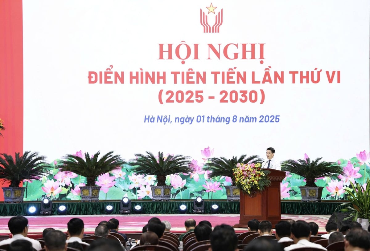 Đồng chí Phạm Văn Phong – Phó Bí thư Đảng ủy, Tổng Giám đốc Tổng công ty trình bày tham luận tại hội nghị. Ảnh: PV GAS. Đồng chí Phạm Văn Phong – Phó Bí thư Đảng ủy, Tổng Giám đốc Tổng công ty trình bày tham luận tại hội nghị. Ảnh: PV GAS.
