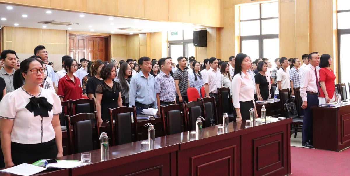Khóa học có sự tham gia của 185 đảng viên dự bị thuộc các tổ chức cơ sở đảng trực thuộc Đảng bộ Bộ Nông nghiệp và Môi trường. Ảnh: Nguyễn Thủy. Khóa học có sự tham gia của 185 đảng viên dự bị thuộc các tổ chức cơ sở đảng trực thuộc Đảng bộ Bộ Nông nghiệp và Môi trường. Ảnh: Nguyễn Thủy.