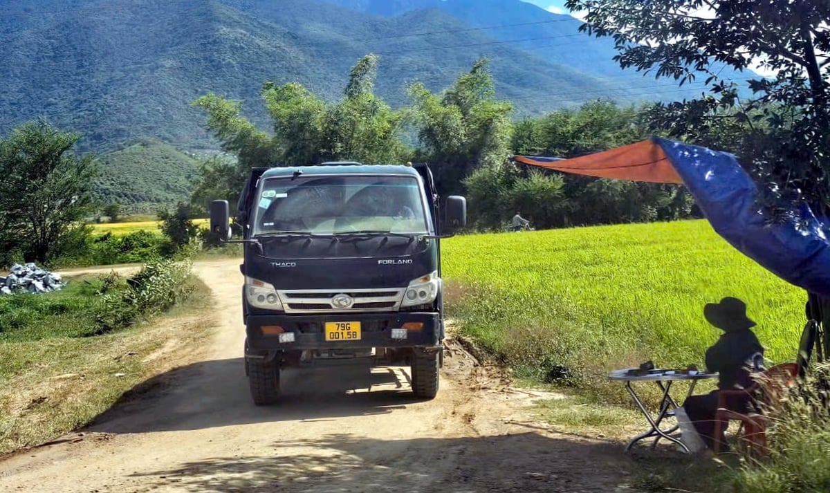 Xã Nam Ninh Hòa giám sát công tác khai thác khoáng sản theo đúng Luật Khoáng sản. Ảnh: Kim Sơ. Xã Nam Ninh Hòa giám sát công tác khai thác khoáng sản theo đúng Luật Khoáng sản. Ảnh: Kim Sơ.