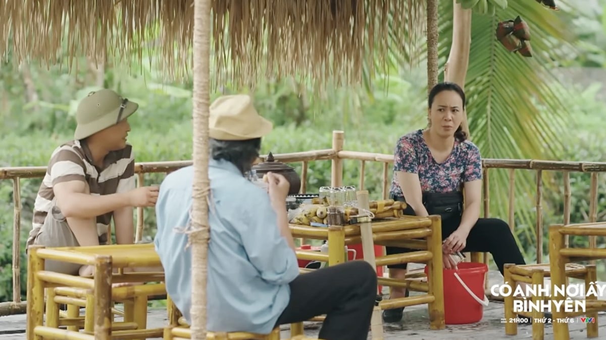 Ông Thắng phàn nàn về kẹo dừa bán ở quán nước. Ảnh CMH Ông Thắng phàn nàn về kẹo dừa bán ở quán nước. Ảnh CMH