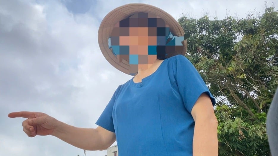 'Đáng lẽ phải có đường gom nước thải đưa về trạm xử lý, nhưng đoạn này không làm. Nước thải sinh hoạt, cả phân, giờ đổ thẳng ra sông, như chưa từng có cải tạo gì', bà Huyền (tên nhân vật đã được thay đổi), phường Trần Phú trước đây - nay là phường Hải Dương chia sẻ. Ảnh: Thiên Trường.