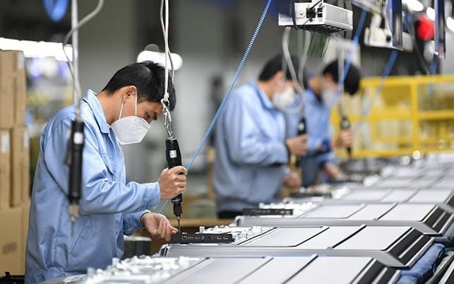 Mức lương tối thiểu nêu trên tăng từ 250.000 - 350.000 đồng (tương ứng tỉ lệ bình quân 7,2%) so với mức lương tối thiểu hiện hành. Ảnh: Chinhphu.vn.