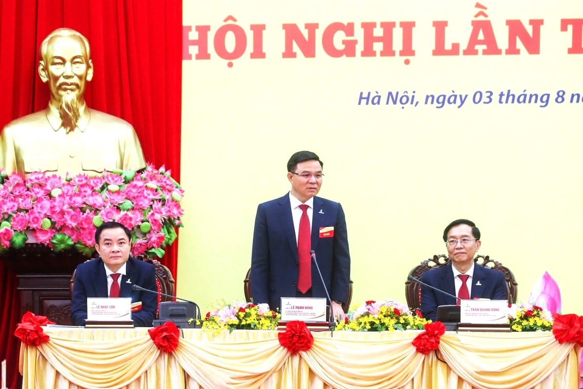 Đồng chí Lê Mạnh Hùng tin tưởng các đồng chí trong Ban Thường vụ và Ủy ban Kiểm tra Đảng ủy Tập đoàn khóa mới sẽ dẫn dắt đưa Petrovietnam phát triển trong giai đoạn tới. Ảnh: Petrovietnam. Đồng chí Lê Mạnh Hùng tin tưởng các đồng chí trong Ban Thường vụ và Ủy ban Kiểm tra Đảng ủy Tập đoàn khóa mới sẽ dẫn dắt đưa Petrovietnam phát triển trong giai đoạn tới. Ảnh: Petrovietnam.