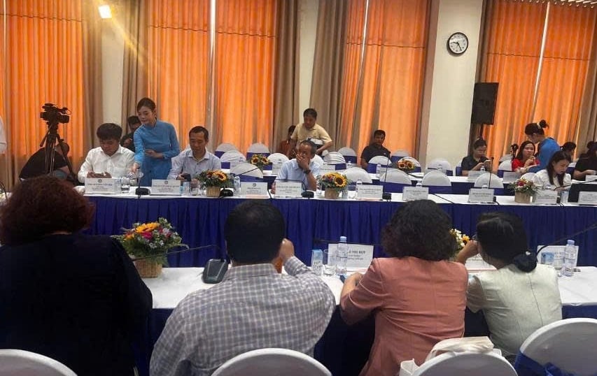 Không khí tại hội thảo khoa học về phát triển ngành công nghệ sữa Việt Nam sáng 5/8/2025, với nhiều vị trí đại biểu vắng mặt gây chú ý. Ảnh: Đức Long Không khí tại hội thảo khoa học về phát triển ngành công nghệ sữa Việt Nam sáng 5/8/2025, với nhiều vị trí đại biểu vắng mặt gây chú ý. Ảnh: Đức Long