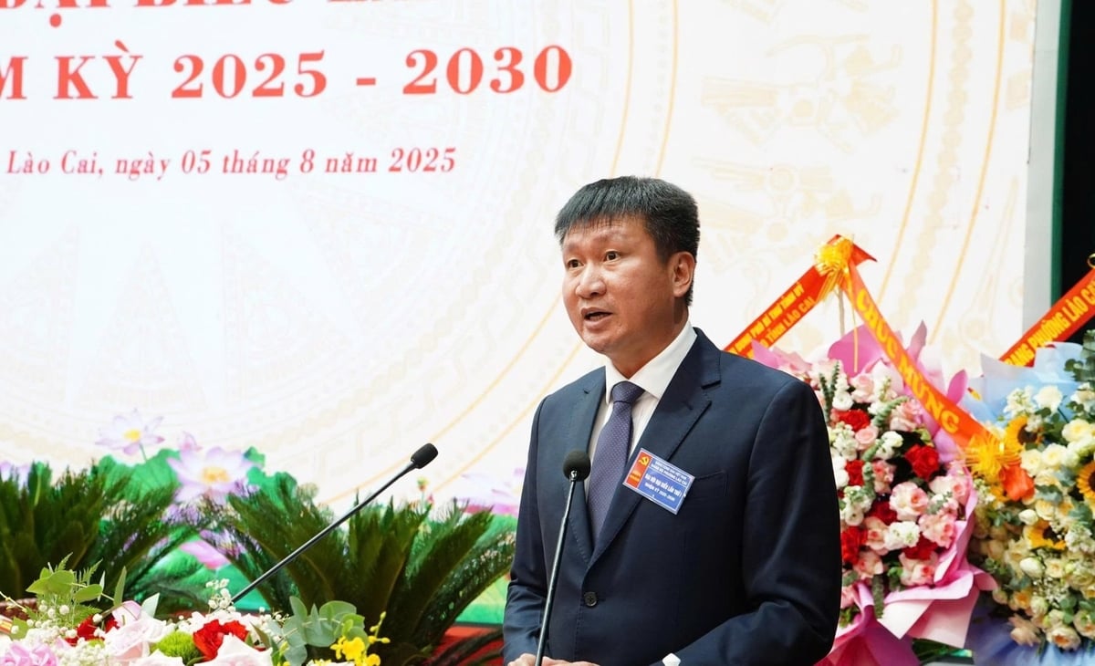 Phó Bí thư Tỉnh ủy, Chủ tịch UBND tỉnh Lào Cai Trần Huy Tuấn phát biểu chỉ đạo tại Đại hội Đại biểu lần thứ I Đảng bộ phường Lào Cai nhiệm kỳ 2025 - 2030. Ảnh: Bích Hợp. Phó Bí thư Tỉnh ủy, Chủ tịch UBND tỉnh Lào Cai Trần Huy Tuấn phát biểu chỉ đạo tại Đại hội Đại biểu lần thứ I Đảng bộ phường Lào Cai nhiệm kỳ 2025 - 2030. Ảnh: Bích Hợp.