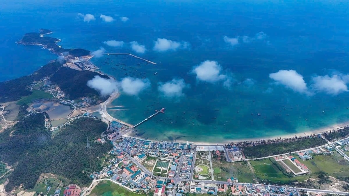 Cô Tô hướng tới mục tiêu biển sạch, đảo xanh. Ảnh: Thu Báu.