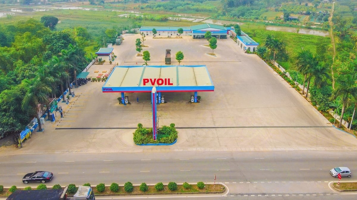 Cửa hàng xăng dầu PVOIL tại Thanh Hóa kết hợp trạm sạc xe điện và trạm dừng nghỉ cho xe tải đường dài. Ảnh: PVOIL. Cửa hàng xăng dầu PVOIL tại Thanh Hóa kết hợp trạm sạc xe điện và trạm dừng nghỉ cho xe tải đường dài. Ảnh: PVOIL.
