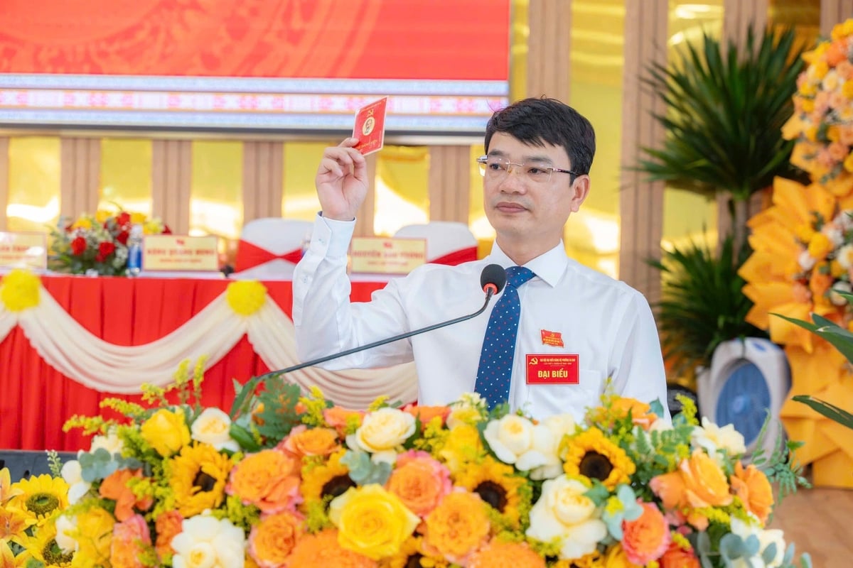 Đồng chí Đặng Gia Duẩn - Bí thư Đảng ủy phường Ea Kao - nhấn mạnh phương châm: 'Đồng thuận nhân dân, đồng lòng cán bộ'; xây dựng Đảng và hệ thống chính trị vững mạnh, phát huy dân chủ và đại đoàn kết dân tộc . Ảnh: Tuấn Trần.
