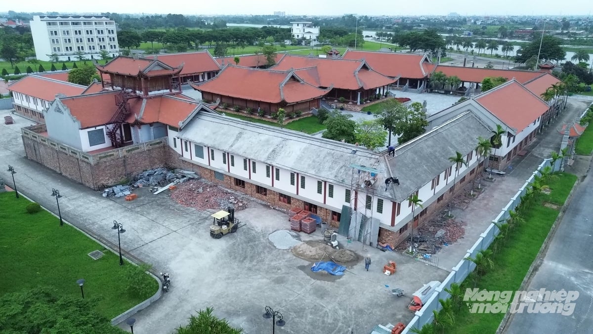Doanh nghiệp 'đổ' khoảng 595 tỷ đồng để xây dựng hạ tầng kỹ thuật và nhiều công trình khi dự án vẫn chưa lựa chọn nhà đầu tư chính thức, vi phạm trật tự xây dựng và đất đai. Ảnh: Thiên Trường. Doanh nghiệp 'đổ' khoảng 595 tỷ đồng để xây dựng hạ tầng kỹ thuật và nhiều công trình khi dự án vẫn chưa lựa chọn nhà đầu tư chính thức, vi phạm trật tự xây dựng và đất đai. Ảnh: Thiên Trường.