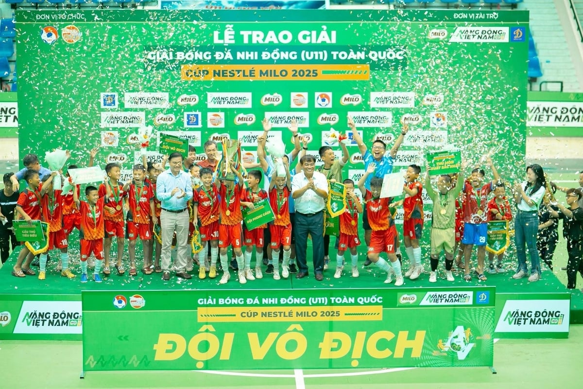 U11 Hưng Yên lần đầu vô địch Giải Bóng đá Nhi đồng Toàn quốc – Cúp Nestlé MILO 2025 sau trận chung kết đầy kịch tính. Ảnh: Nestlé Việt Nam. U11 Hưng Yên lần đầu vô địch Giải Bóng đá Nhi đồng Toàn quốc – Cúp Nestlé MILO 2025 sau trận chung kết đầy kịch tính. Ảnh: Nestlé Việt Nam.