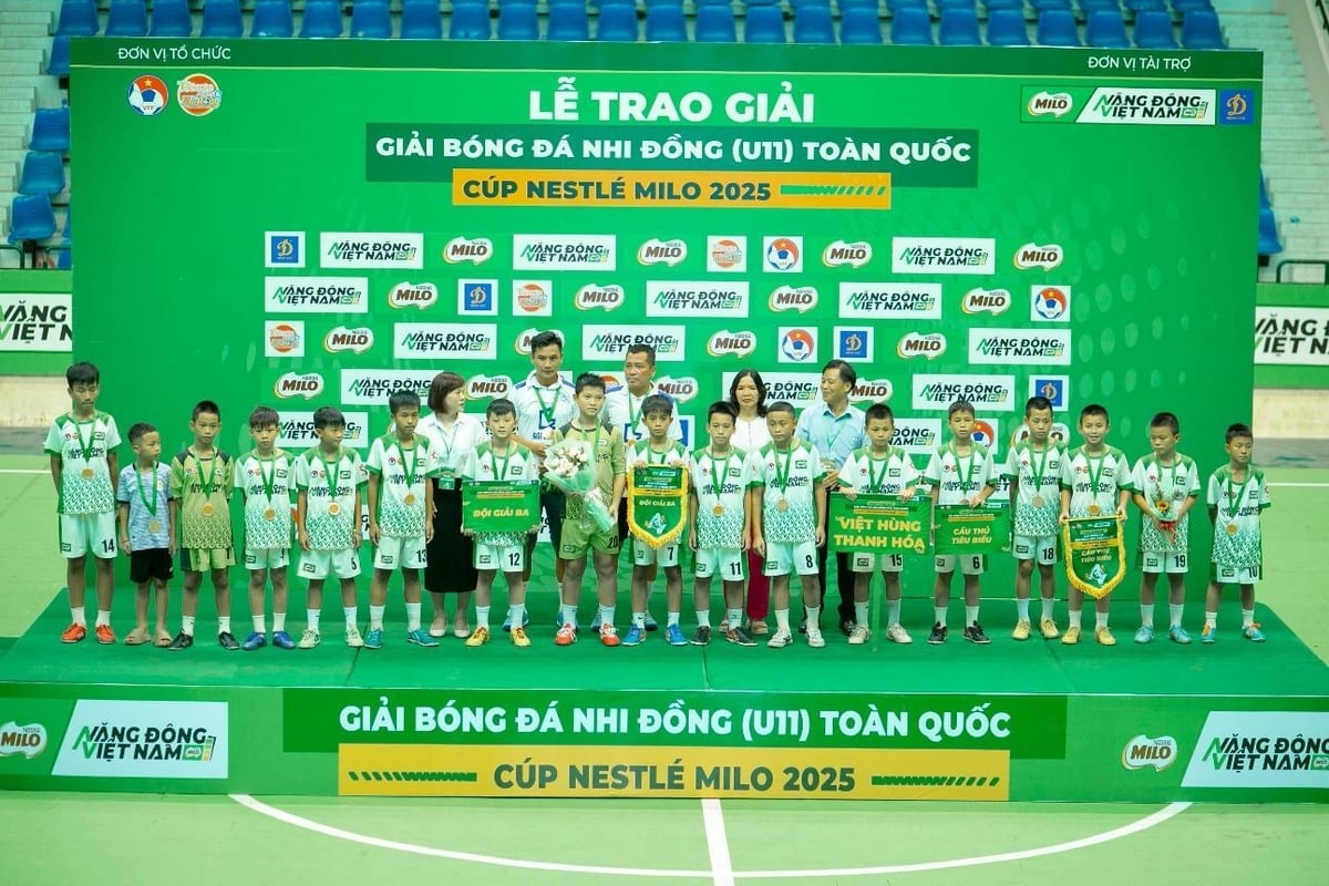 Hai đội U11 Lạng Sơn và U11 Việt Hùng (Thanh Hóa) đồng hạng Ba. Ảnh: Nestlé Việt Nam. Hai đội U11 Lạng Sơn và U11 Việt Hùng (Thanh Hóa) đồng hạng Ba. Ảnh: Nestlé Việt Nam.