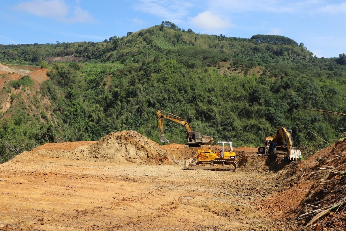Tuyến đường Đạo Nghĩa – Quảng Khê sẽ trở thành trục giao thông chiến lược, kết nối các khu vực của tỉnh Lâm Đồng với quốc lộ 14 và các tỉnh Tây Nguyên. Ảnh: Phạm Hoài. Tuyến đường Đạo Nghĩa – Quảng Khê sẽ trở thành trục giao thông chiến lược, kết nối các khu vực của tỉnh Lâm Đồng với quốc lộ 14 và các tỉnh Tây Nguyên. Ảnh: Phạm Hoài.